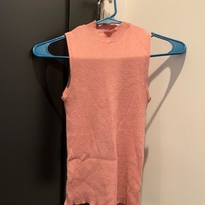 Sleeveless, ribbed coral shirt